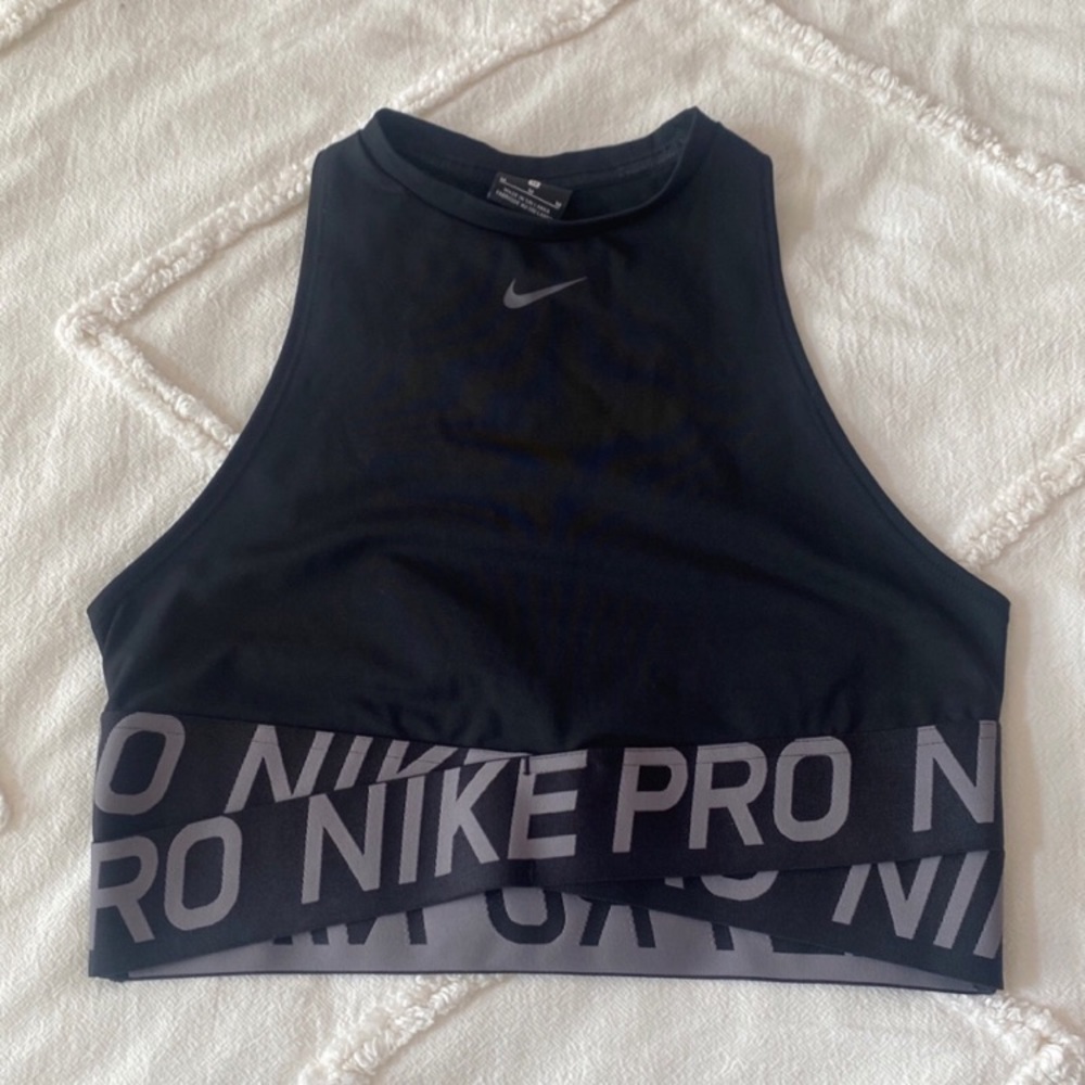 Nike Pro Intertwist crop top